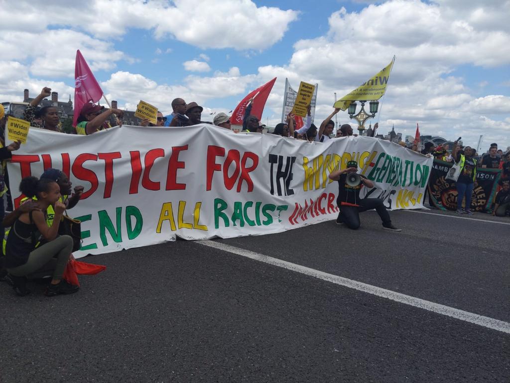 BARACUK's tweet image. #WindrushDayofAction  #justiceforthewindrushgeneration 
#bannerdrop #WestminsterBridge