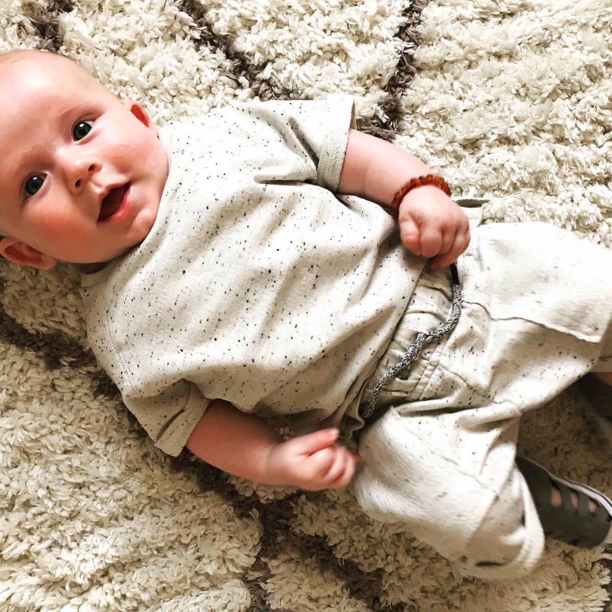 MrsBurkill's tweet photo. The sun shining, makes us all just a little bit happier #TeddyOliver #matleave #17week #warmdays https://t.co/DMGqOOoPae