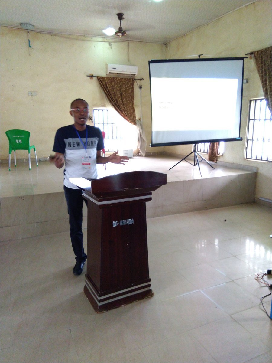 The Boss - <a href="/afegbuas/">Afegbua Salami</a> preaching the #Flutter Gospel. 
#Flutter *empowers* the developer; You program your UI &amp; everything is a widget, with an excellent look and feel, performs very fast, extensible and is highly customisable #Googleioextended19 #Minna #GDGMinna