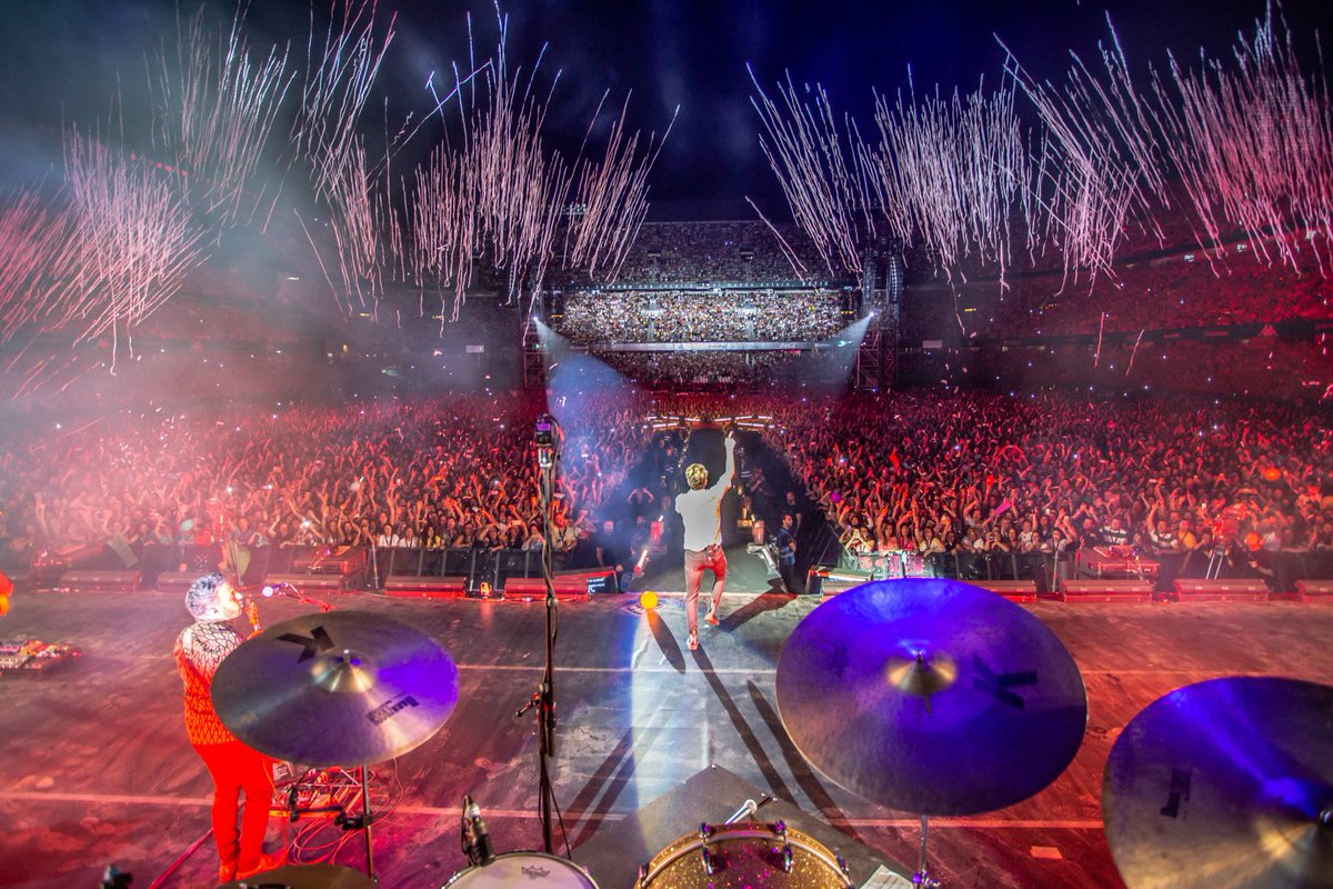 Sevilla, yo nunca te quiero igual yo te quiero diferente y siempre te quiero más...