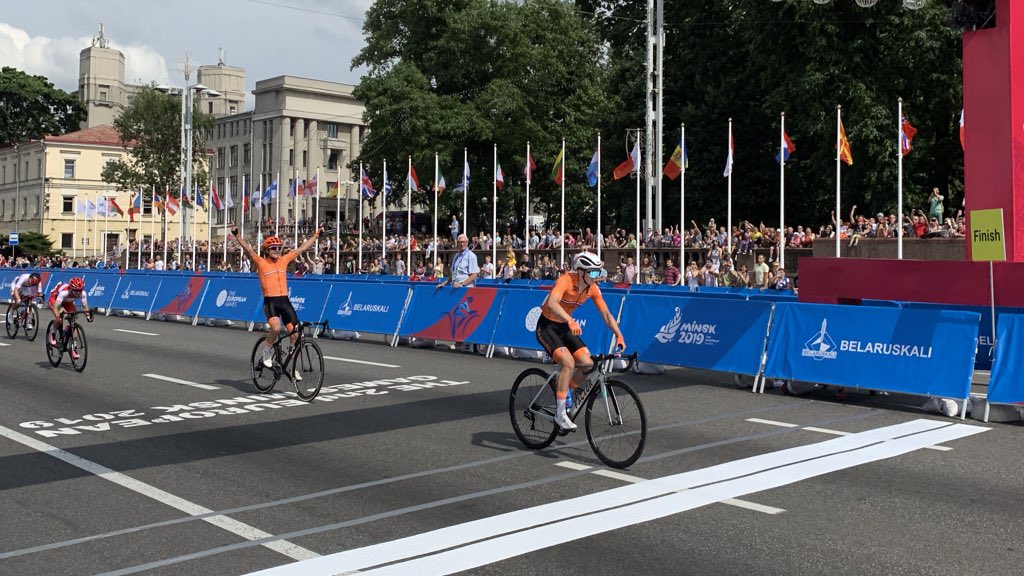Dubbel feest bij een teamprestatie van de bovenste plank van onze wielrensters

🥇 <a href="/lorenawiebes/">Lorena Wiebes</a> 
🥈<a href="/marianne_vos/">Marianne Vos</a> 

#TeamNL🇳🇱 #Minsk2019