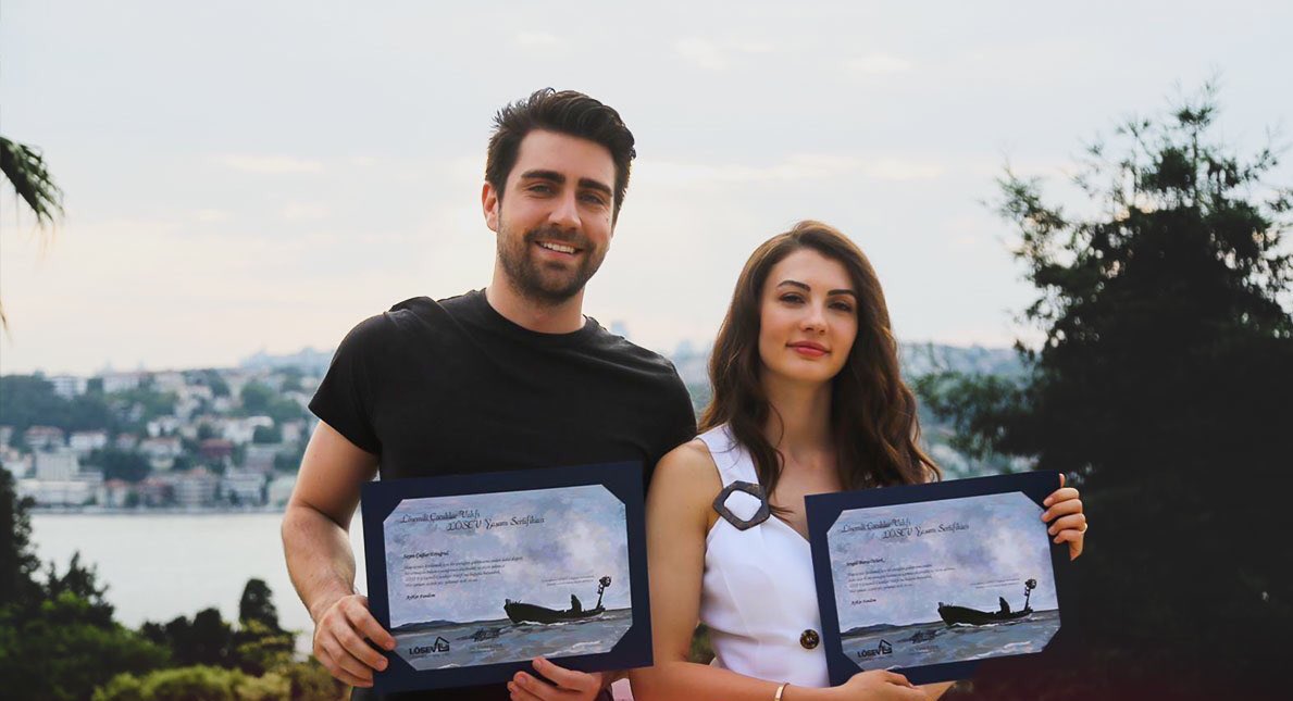 #AfiliAşk’ın sevilen başrol oyuncuları Çağlar Ertuğrul ile Burcu Özberk ikilisinin canlandırdıkları #AyKer çifti fanları imzasıyla dizinin oyuncuları Çağlar ve Burcu adına Lösev'e bağış gerçekleştirildi.