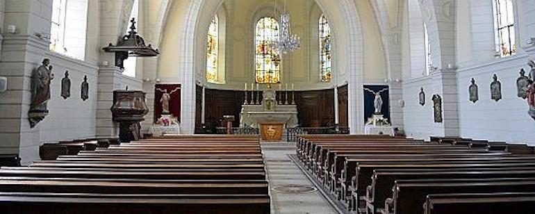 perenadler's tweet photo. #Canicule Il fait plus frais dans les églises : cette semaine, passez-y au moins une heure par jour, cela vous fera du bien. #astuce https://t.co/szfVoXjzWr