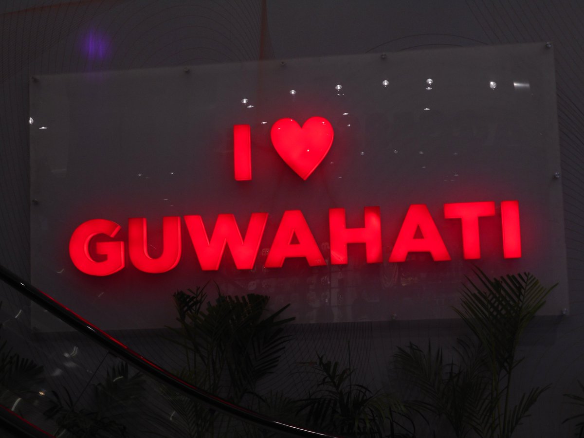 City Center Guwahati, mall signage got a new artistic touch by enhancing new corporate identity and signage concept from Umang Communications.
#citycenter #shoppingmall #shoppersstop #iloveguwahati #signage