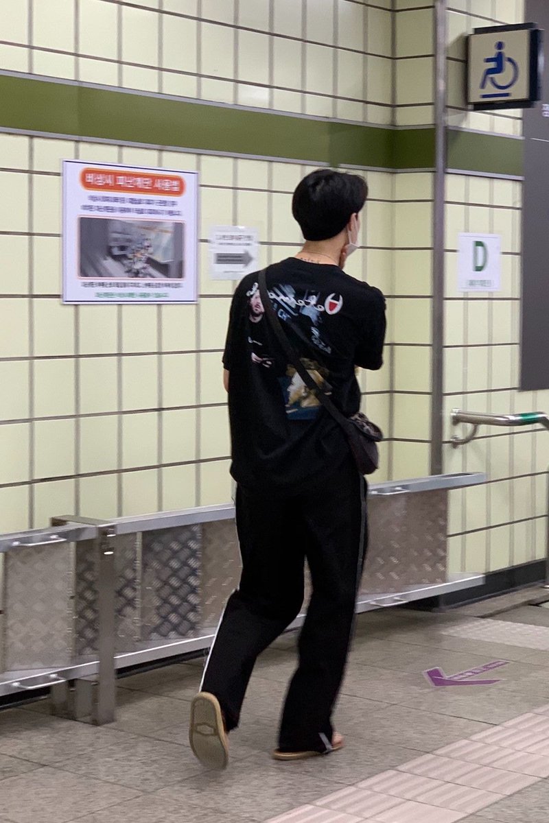 190622 Seungyoun at konkuk university station [a Thread of photos]