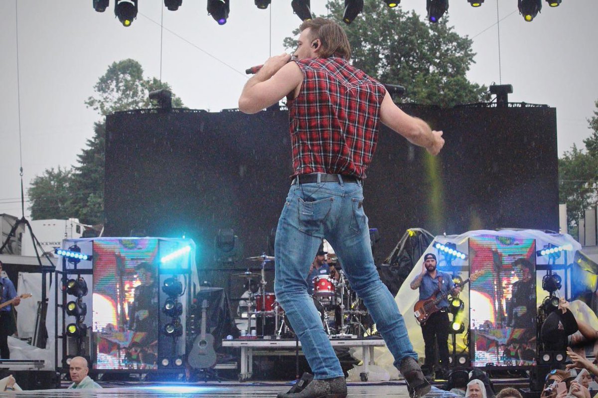949WQMX's tweet photo. The rain didn’t stop @MorganWallen from partyin’ with the @CountryFestOhio crowd! 🍻 📸: Justina Bucceri/ WQMX@⁣⁣
⁣⁣
#WQMX #TheCountryFest #TCF10 #ClaysParkResort #DayOne #MorganWallen https://t.co/gkMXJMCxyG