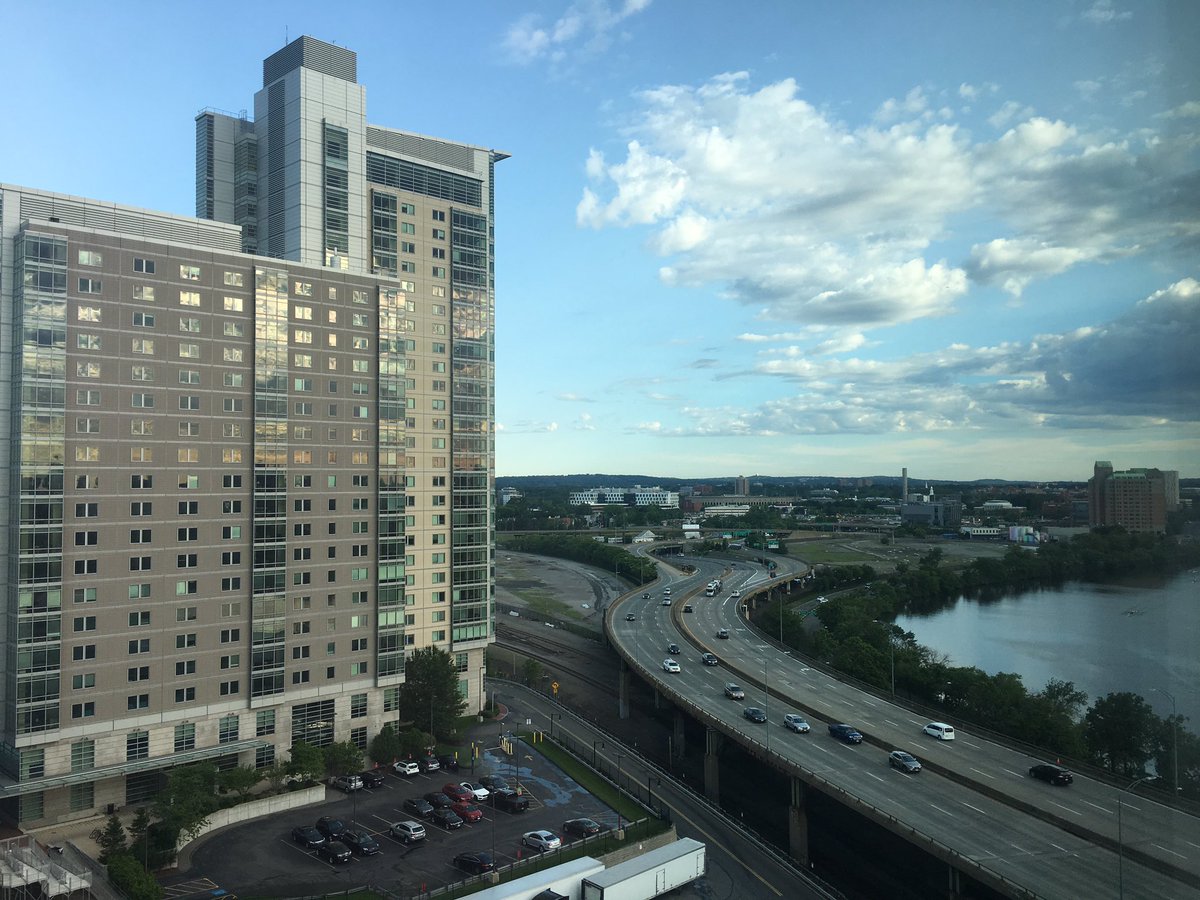 joannejw_li's tweet image. Presented our poster with Sam Ayala at #2019BSMCS and had a great time with NYU team at BU! Thanks to the travel fellowship I got this amazing view from BU apartment.😍 Thanks @SteppLab for the organization and looking forward to the next one in two years!