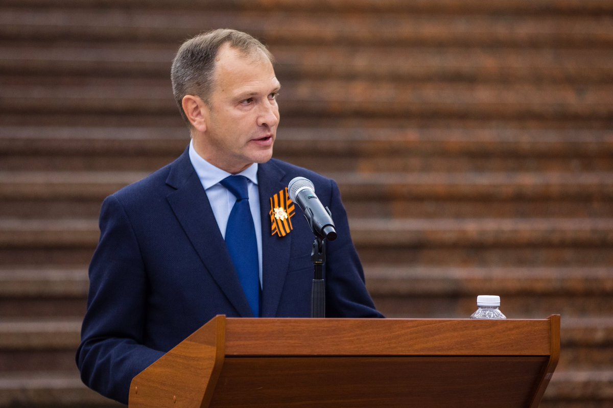 muzeypobedy's tweet image. Открыл мероприятие директор Музея Победы Александр Школьник @a_shkolnik_, который зачитал приветствие министра культуры РФ Владимира Мединского @medinskiy_vr. «Сегодняшняя акция служит прекрасным свидетельством нашей живой памяти о защитниках Отечества». #ДеньПамятииСкорби