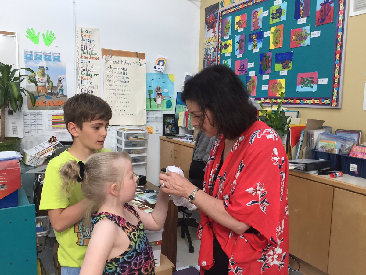 grade3_d's tweet image. Gr 3D made sock puppets with RDSB Art Consultant, Line Roberge!
#arps2019, #rdsb21c