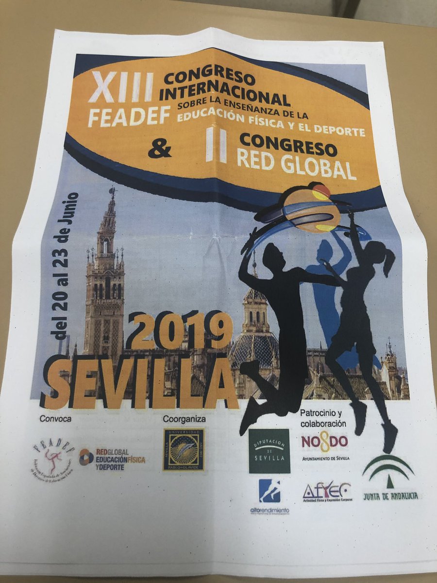 Ramos_Pradena's tweet photo. Compartiendo experiencias con un taller de combas en el XIII Congreso FEADEF. Hemos pasado una tarde estupenda. Muchas gracias a los que habéis estado saltando a pesar del calor 🥵 😁😉👏🏻👏🏻👏🏻. #edufis #congresoef #feadef #sevilla https://t.co/G3dWgXr3t9