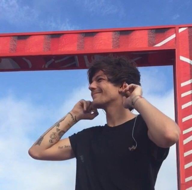 lwtsoloera's tweet photo. si están leyendo esto respondan este tweet con lo que quieran y usando los hashtags para sumar votos para louis, la mayoría ha bajado la intensidad al votar así que muevan los dedos

My #TeenChoice for #ChoiceSongMaleArtist is Two Of Us by @Louis_Tomlinson https://t.co/Mf4Q6xeCWI