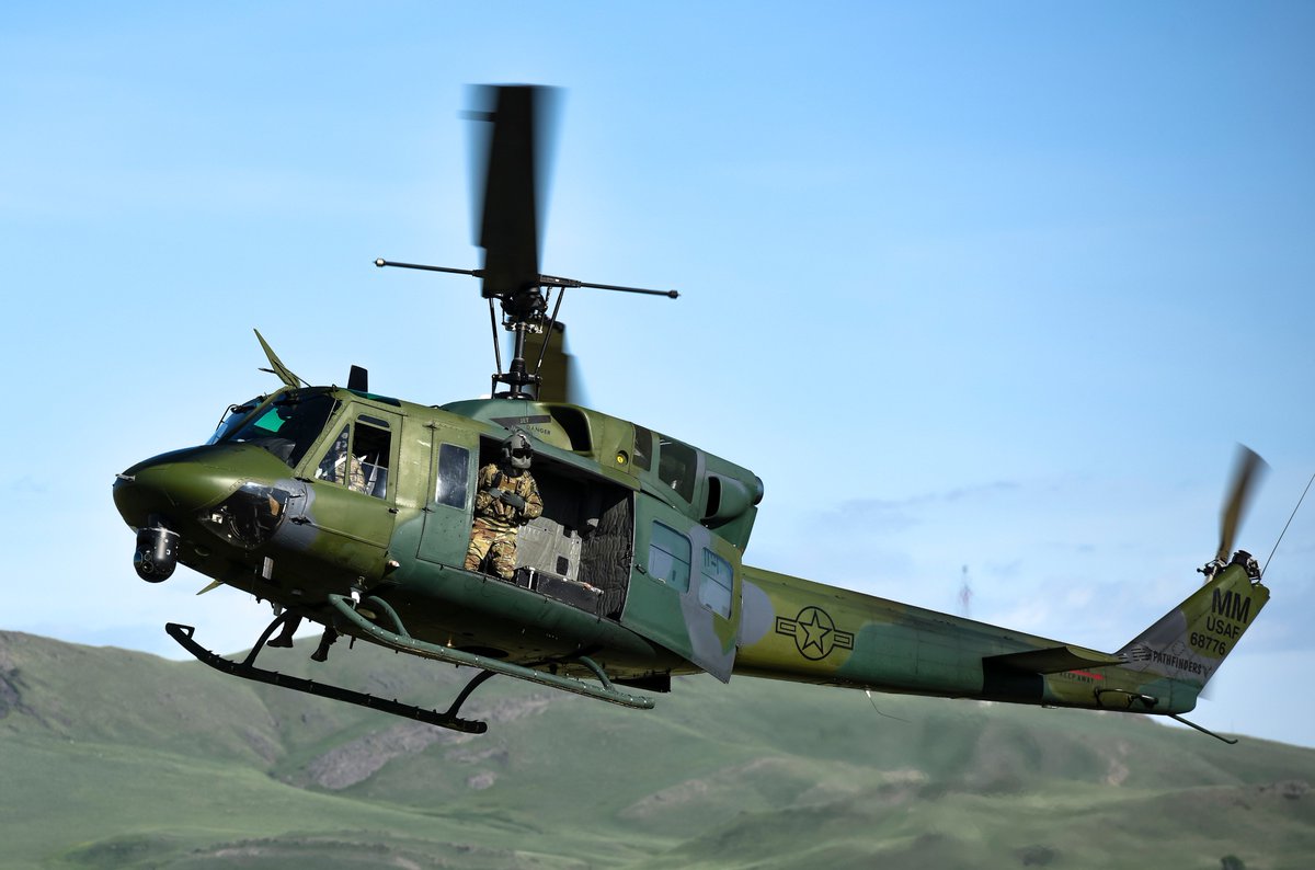 scramble_nl's tweet photo. "Just a nice Picture ....!" Already within the USAF's inventory for more than fifty years, this UH-1N was seen during an exercise early June 2019. Read more at https://t.co/ck9eNHdMIy (photos USAF and @flightlineinsignia)
#Avgeek #USAF #UH1N #40thHS #MalmstromAFB https://t.co/ZWjnZSz802