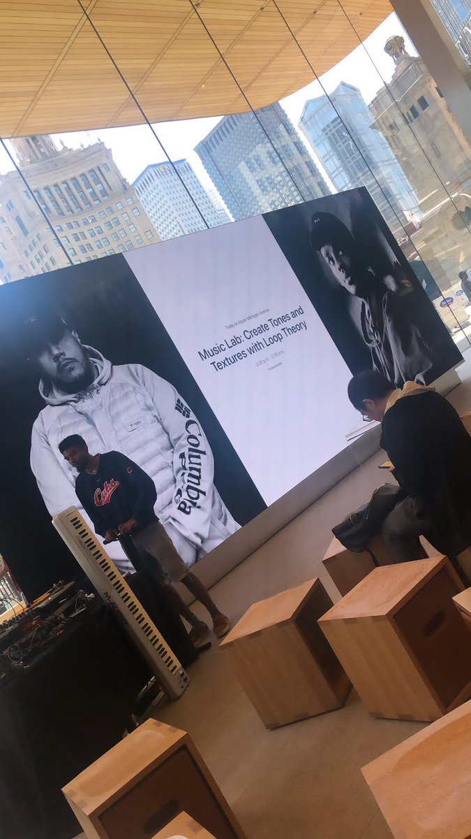 looptheory_inc's tweet image. 2pm Apple store on Michigan Ave #looptheory #appletoday