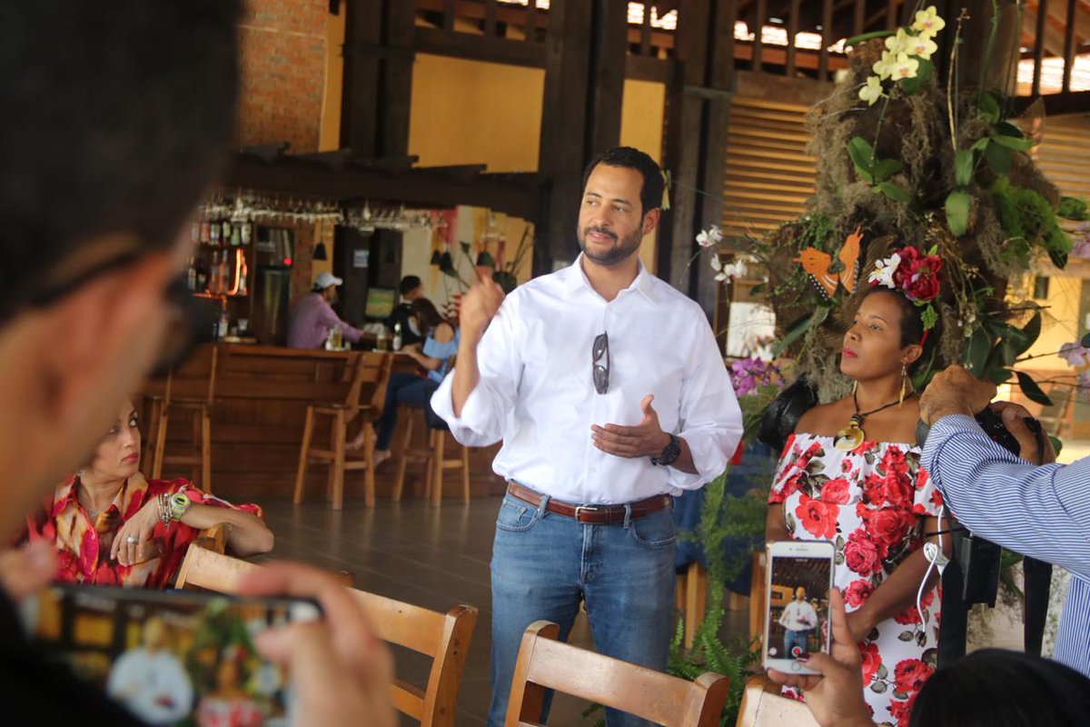 Juan E. Jiménez, gerente general de Hotel Carmen nos habla de las diferentes ofertas que tienen para atraer público de todos los puntos del país.

#MiturenJarabacoa2019
#TurismointernoenRD
#PasionPorRD 
#FestivaldelasFlores2019
Foto: Alex Santiago