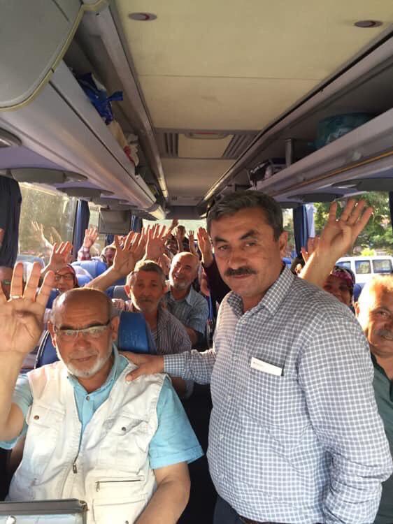 Bazıları bu fotoğrafa "yobazlar geliyor" demiş, bazıları da "nur yüzlüler" demiş...
Nasıl güzel bir fotoğrafsa her bakan kendini görüyor...
#İnşaAllahBinali #İşEhlinin