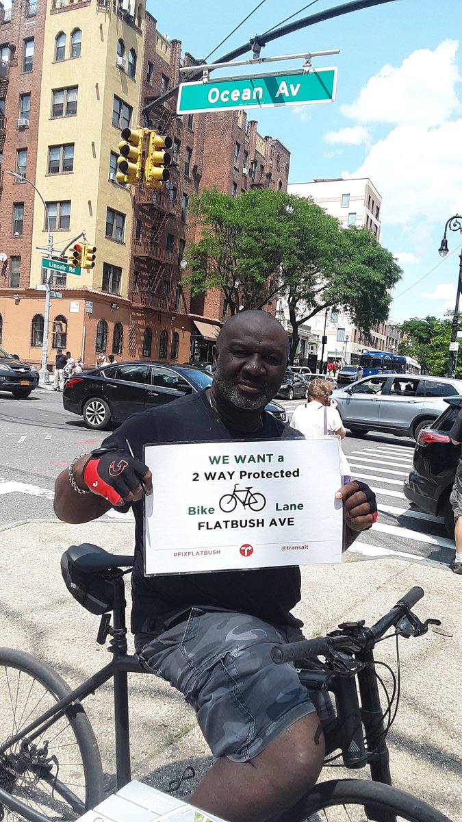 A bike lane on Flatbush Avenue would connect Lefferts Gardens with existing lanes on Eastern Parkway and Prospect Park West! Out with Roy in the neighborhood today- let's get it done!