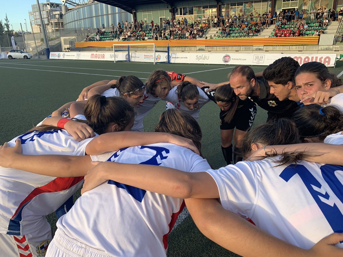 bcnwcup's tweet photo. ¡Arranca la segunda final! 🏆🔝

@FCBfemeni 0-0 @cesantgabriel 

#FinalInfantil #bwc2019 https://t.co/2dBDklIgj4
