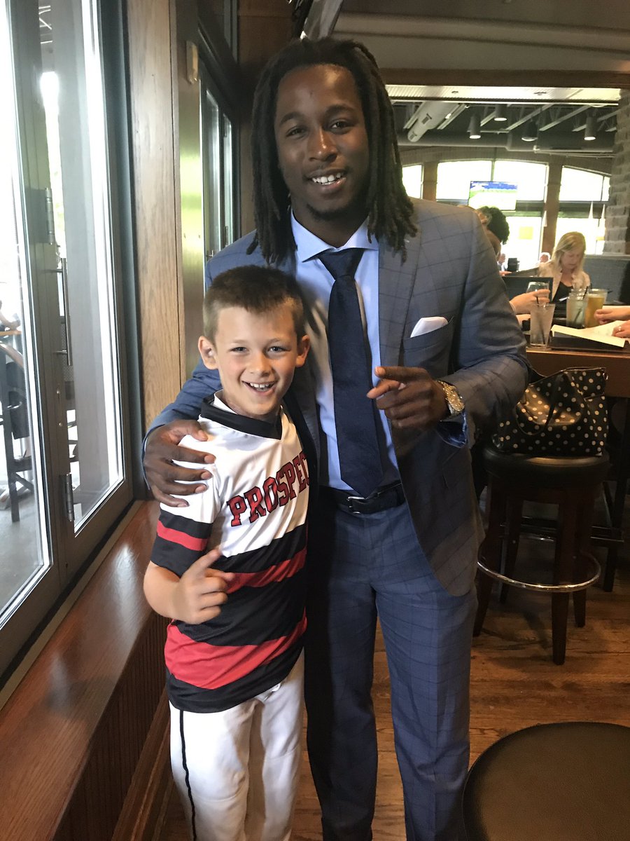 Ljo617's tweet photo. @ClevelandBrowns my son met Kareem today in Columbus!! Can’t wait to watch him play this season! https://t.co/apwYiAWcDS