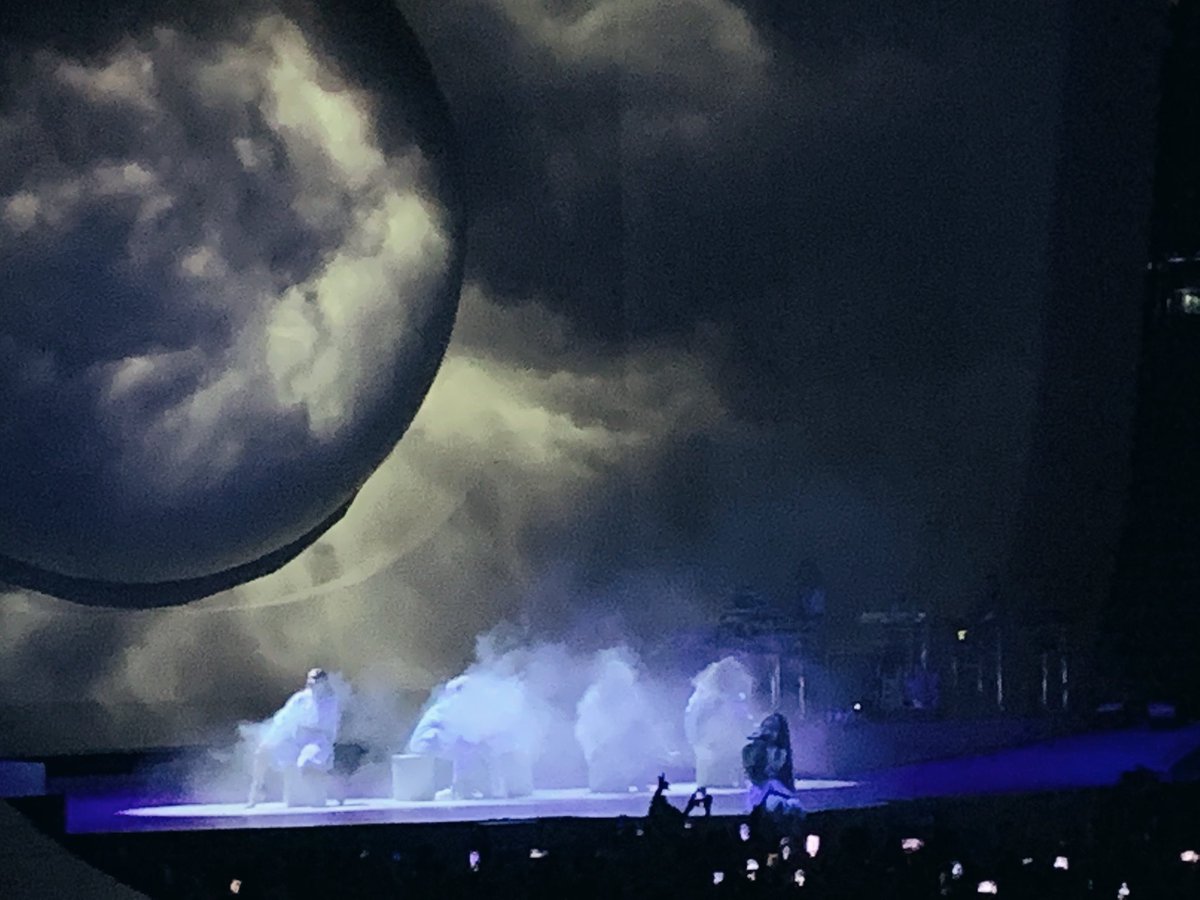 coconilaa's tweet photo. a magical night seeing @ArianaGrande for the first time ever โข visuals, vocals & choreo! โข #SWTWashington https://t.co/uurChsG6ut