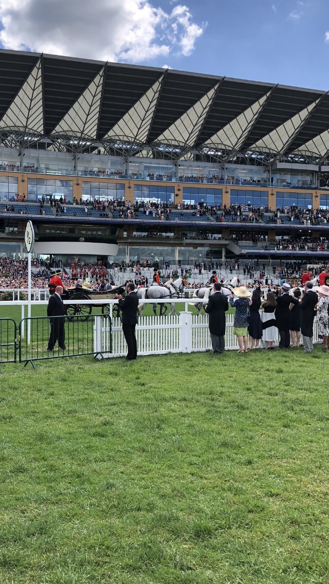 rmsgc_course's tweet photo. An afternoon workshop of Turf-Accountancy @Ascot with the @RoyalFamily and @avoncropamenity! #tallyho #ladeeda #weighedinweighedin https://t.co/W4tHofGwsB