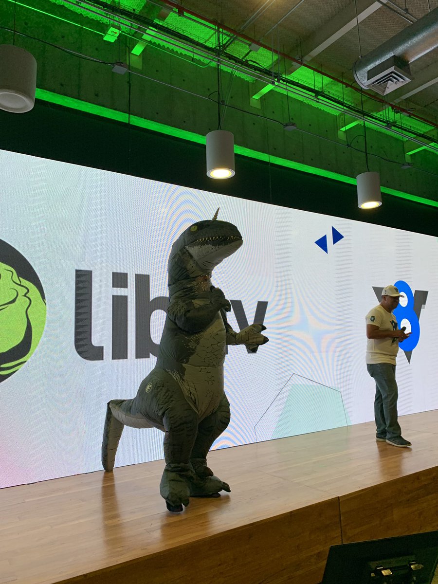 chonapuch's tweet image. ¡Se va la segunda! Comienza una nueva jornada de @NodeConfCo 
Listos para pasarla muy bien gracias a @Acamica_com y a personajes como #libuv @julian_duque 🤪