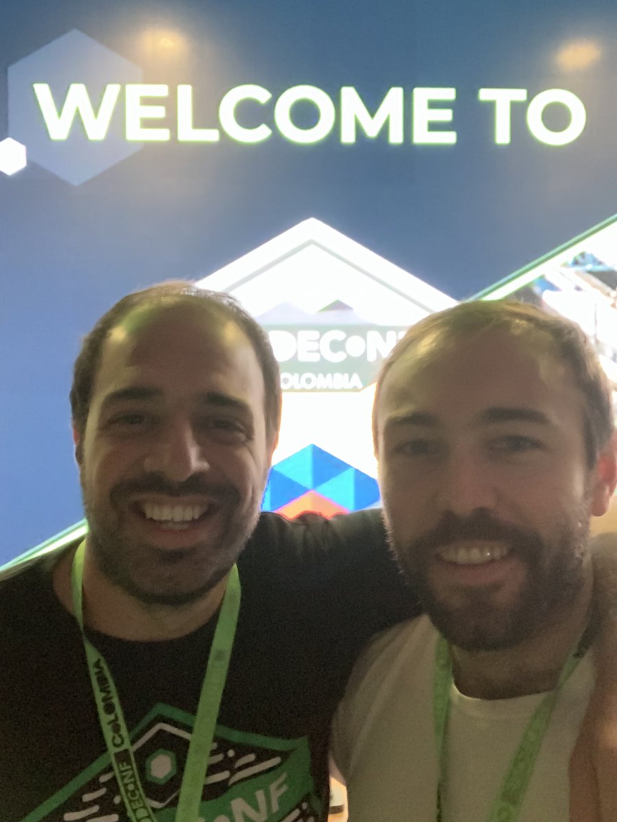 chonapuch's tweet image. ¡Se va la segunda! Comienza una nueva jornada de @NodeConfCo 
Listos para pasarla muy bien gracias a @Acamica_com y a personajes como #libuv @julian_duque 🤪