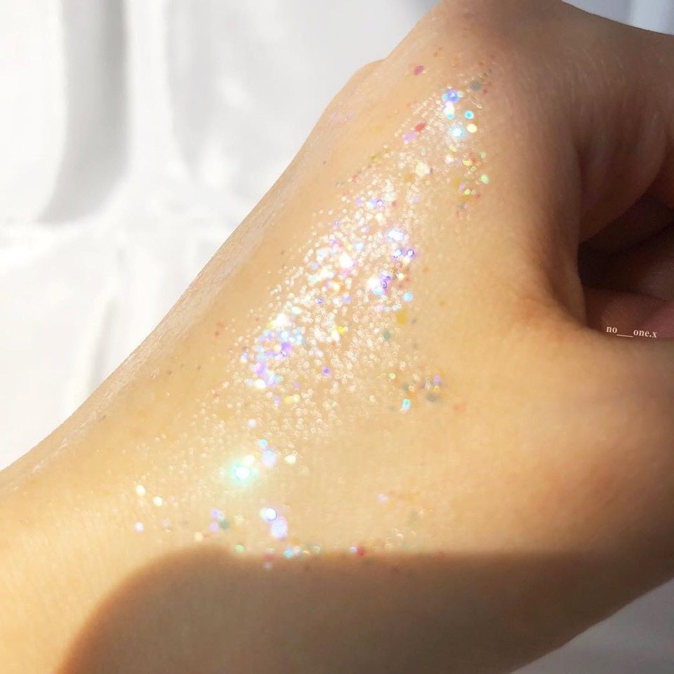 WongnaiBeauty's tweet photo. 💓 Unleashia Get Loose Glitter Gel
.
กลิตเตอร์เนื้อเจลที่ดังมากในเกาหลี เพราะนางปาดได้ไม่ต้องใช้กาว มีทั้งเกล็ดใหญ่เล็กหลายขนาด สวยมาก คือทาได้ทั้งตัว ผม เปลือกตาก็ใช้ได้หมด วิ้งๆ~ https://t.co/jmhTkSEf6J