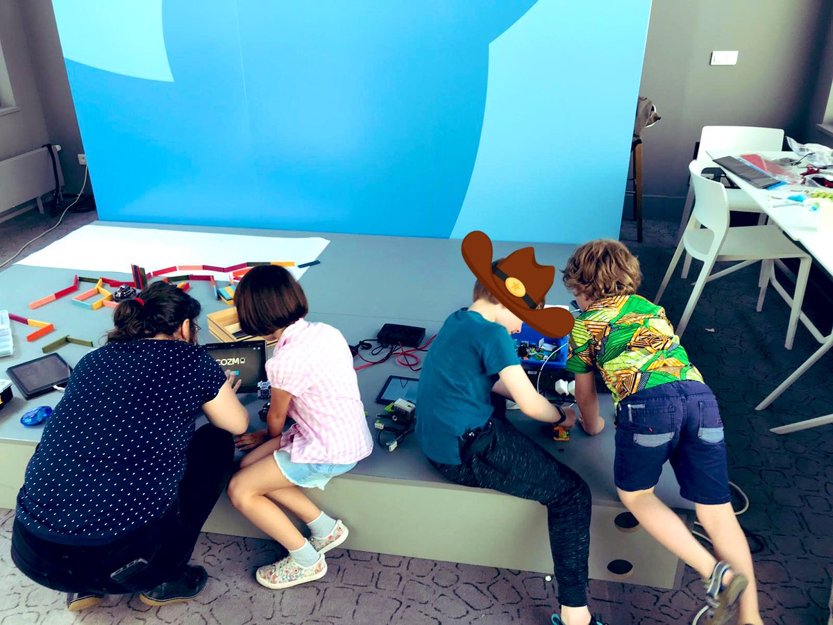 CoderDojoParis's tweet image. Dernière session avant les vacances, ce samedi chez @TwitterFrance ! 
Plein de belles idées et de bonnes ondes grâce à nos ninjas codeurs et codeuses ! 
🏖💻👧🏽🧒🏼👦🏿 
#CoderDojo #KidsWhoCode #CoderDojoParis