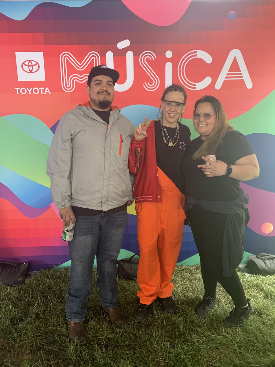 Keek_DaSneak's tweet photo. What a fucking exciting first day at #RuidoFest2019 finally got my picture with #NinaDioz and I was even able to get a pic with the one and only #VanessaZamora *swoon* https://t.co/YtzBclZ474