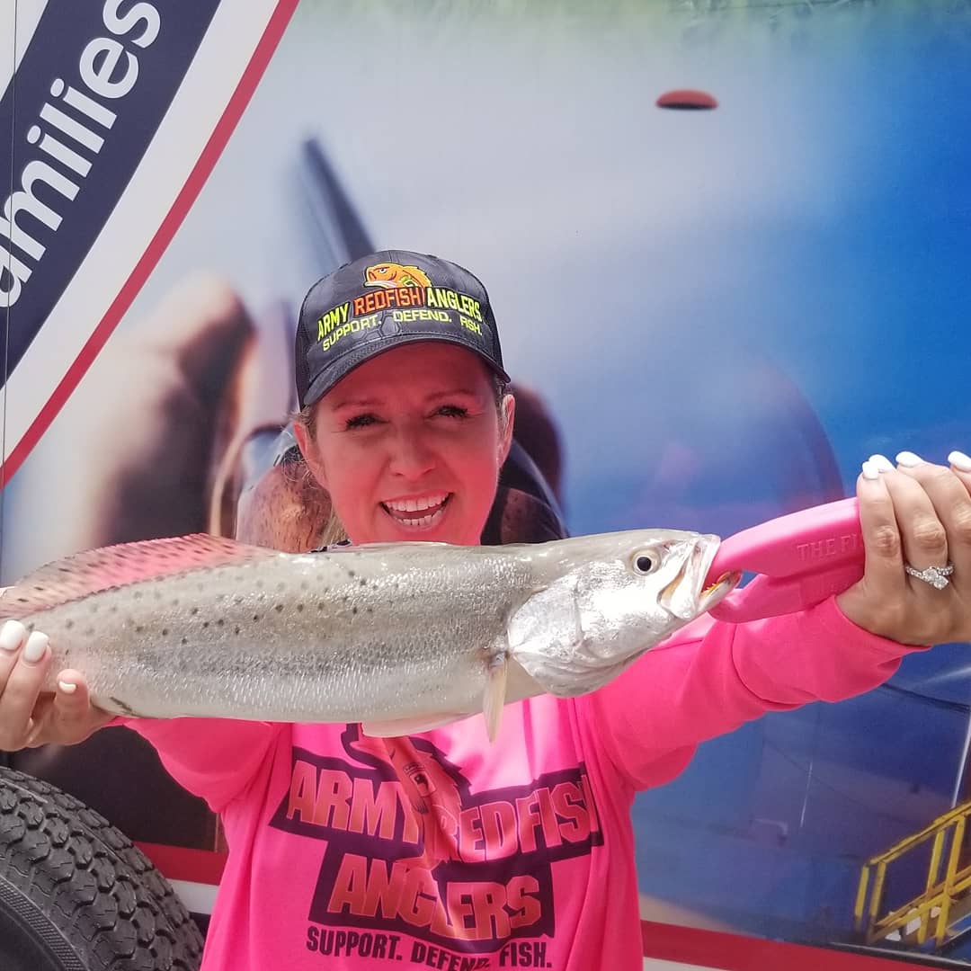 ArmyBassAnglers's tweet image. Our CEO drops in on our #ArmyRedfishAnglers to help raise funds &amp;amp; awareness for #HOW &amp;amp; #OHH @ the 2019 OHH Tournament in Port Oconner--HOOAH! @wileyx @G2Gemini @BioborYourTank @TFishgrip @Lews_Fishing @kryptekoutdoors