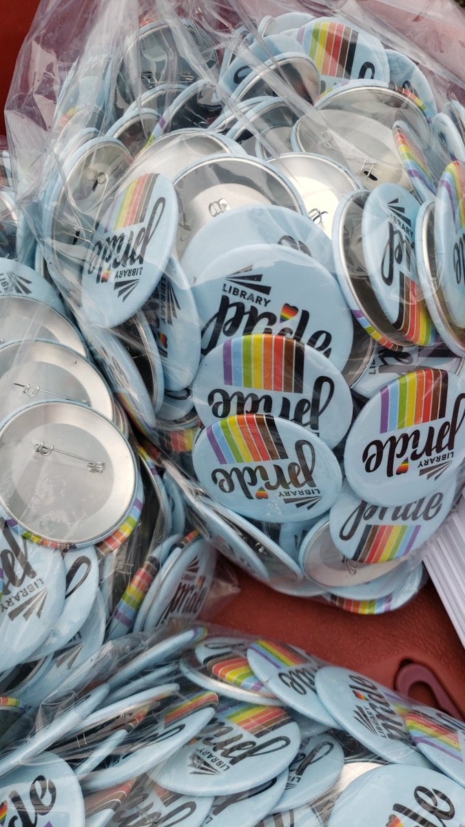 madametailor's tweet photo. All ready to rep the library at Pride! #librariesareforeveryone #cincypride2019 #plch https://t.co/XF0y5kXFS8