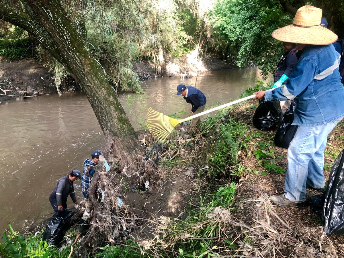 ParquesPuebla's tweet photo. Este día nos sumamos a la iniciativa #GlobalCleanUpRelay, realizando brigada de limpieza en el Paseo Ribereño @rioatoyac.
¡Forma parte del reto!
#AhorraTeTocaATi #ExpoVerde https://t.co/l4eeEZSQRX