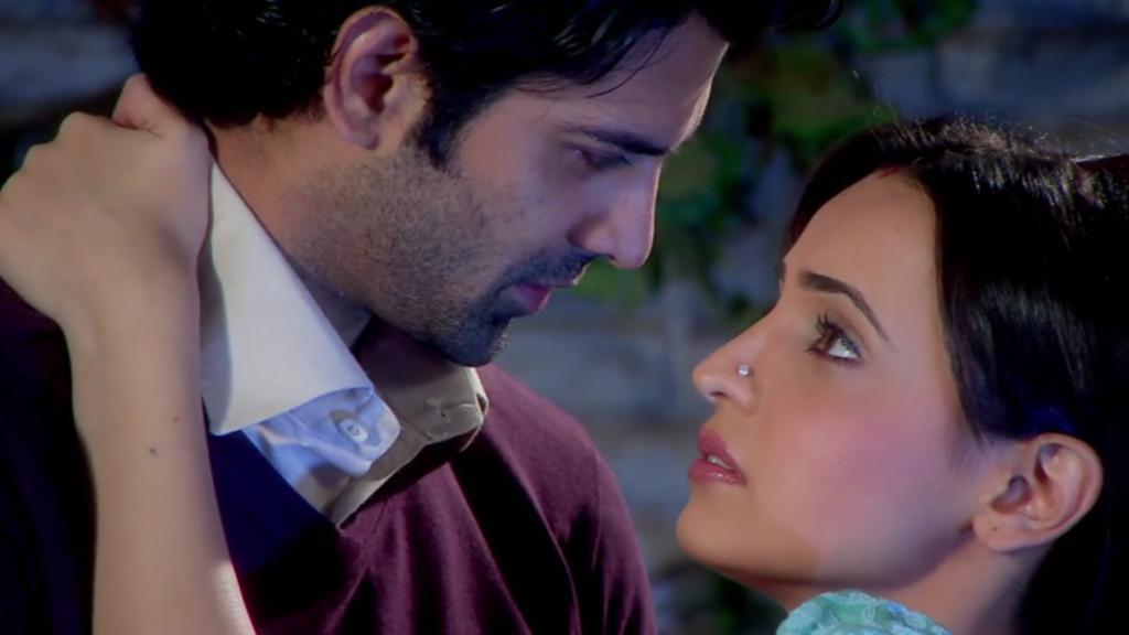 adhiti_sarun's tweet photo. @iwmbuzz @BarunSobtiSays @shivanitomar09 What crap are U writing?😡 It's a #SHAME that U are comparing #InternationalFavouriteJodi/#MostLovedJodi #Sarun's Chemistry &amp; Popularity with superflop copy-paste ipk3/Shit3 pair, where NO chemistry ever existed!😡Your comparison is utterly pathetic😡

#BarunSobti #SanayaIrani https://t.co/W5pxqtmR3z