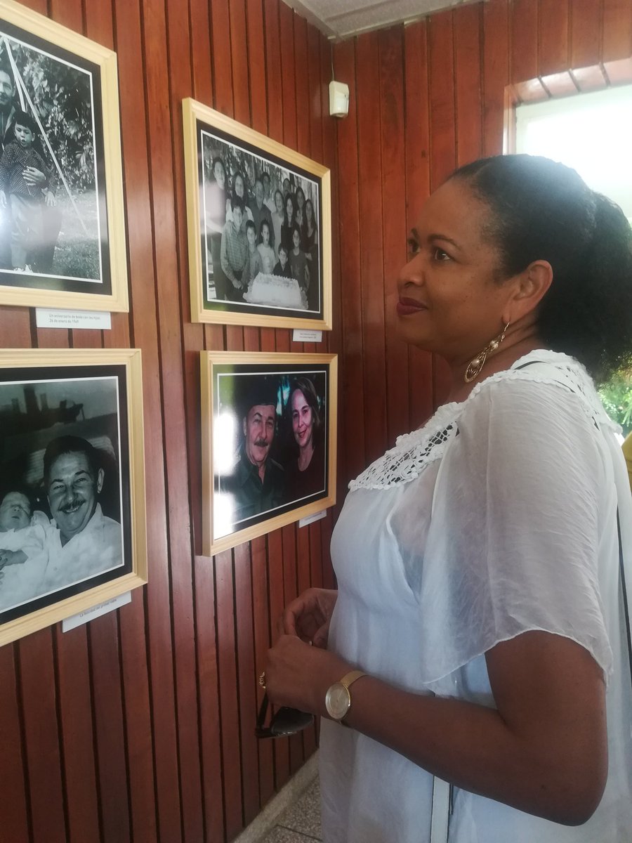 Dra. June Soomer en complejo histórico II Frente Oriental. Disfruta de la exposición fotográfica sobre #VilmaEspín y #RaúlCastro. #ExpoCaribe2019 #Cuba #SantiagodeCuba