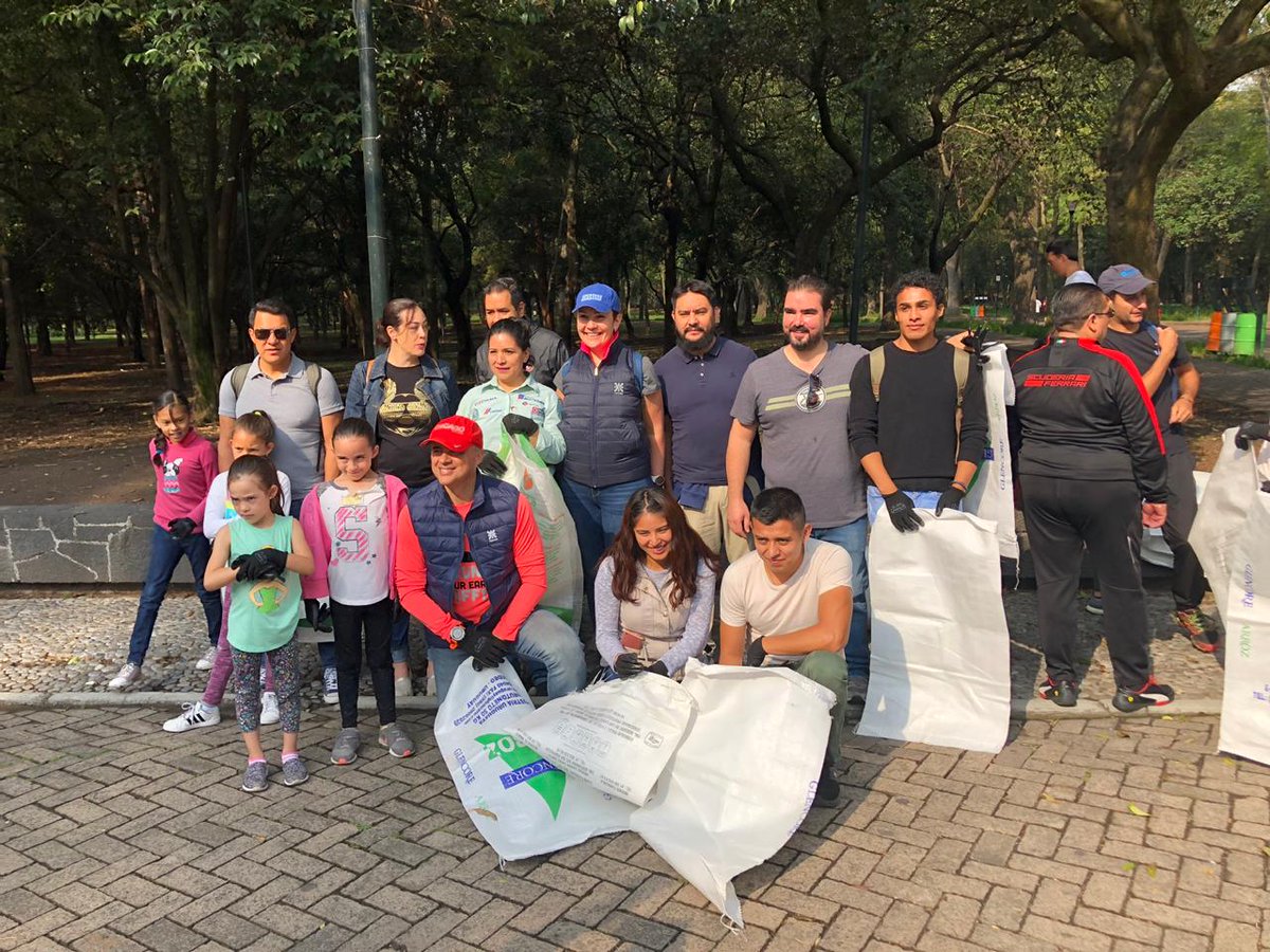 ProChapultepec's tweet photo. Ya estamos en el #globalcleanuprelay con @rioslimpiosac y el Bosque de @ChapultepecCDMX .
La preservación de la naturaleza es una responsabilidad colectiva. Todavía puedes unirte: estamos en la Primera Sección 💪🌲💪 https://t.co/HppGArXmgp