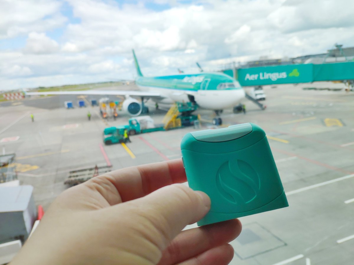 FoodMarble's tweet photo. When your FoodMarble AIRE matches your plane ✈️🤩 @AerLingus @DublinAirport #AIRELingus #airportoutfit #OOTD #healthtech #digestivetracker https://t.co/TskqplUWOU