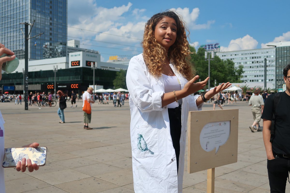 ohyeahfranzi's tweet photo. Had a fantastic time at my first ever @berlin_soapbox in #Berlin today! So many wonderful women (and men) around that share a passion for #research, #scicomm and #adulteducation
I felt like I was really with MY PEOPLE
#womenInSTEM #womeninscience #womenintech #soapboxscience19 https://t.co/hOqcU0C4Bt