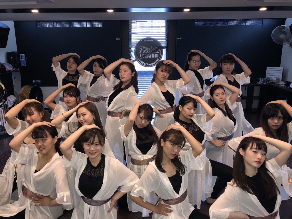 sbcdancing's tweet photo. 日付変わりまして本日は
\ 一回生発表会 / です💃🏻🕺🏼✨
OPEN ≫ 14:00
START ≫ 14:30
今年は【梅田BLOCK】で開催ですので、お時間ある方はぜひ応援に駆けつけてください😀🎉
今年どんな子たちがいるのかたのしみですね！！！ 頑張れ1回生〜👏🏼💗 https://t.co/7WtX9HVVWy