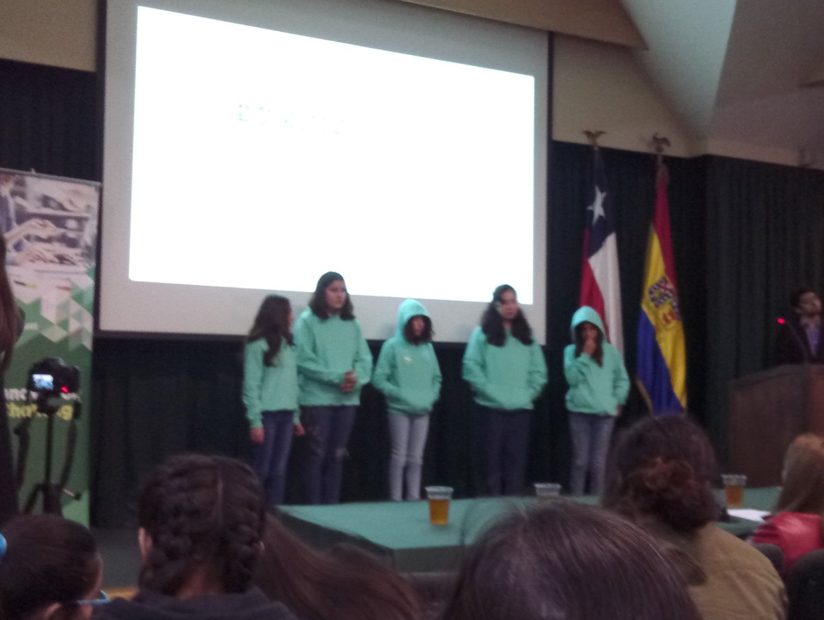 technovationcl's tweet image. Primer equipo del día equipo #Humnix con su aplicación #MediHelp en #PitchValparaiso @informaticaUSM