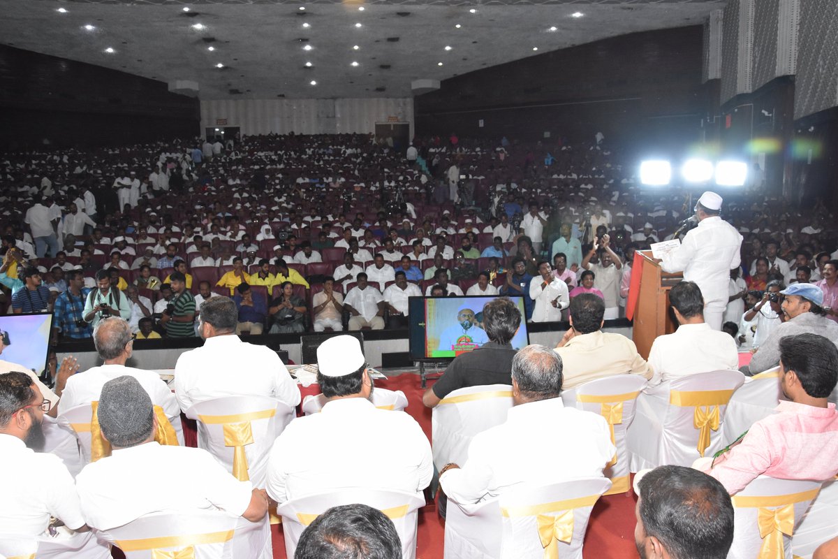 sdpitnhq's tweet photo. SDPI கட்சியின் முப்பெரும் விழாவில் கட்சியின் தேசிய துணைத்தலைவர் கே.கே.எஸ்.எம்.தெஹ்லான் பாகவி கலந்து கொண்டு உரையாற்றினார்.
#SDPIDay #SdpiFormationDay #SDPIJune21
#SDPIAwards2019 #SDPIவிருதுகள்2019 #SDPIMupperumVizha #June21SDPIday https://t.co/91Bqs7gUch