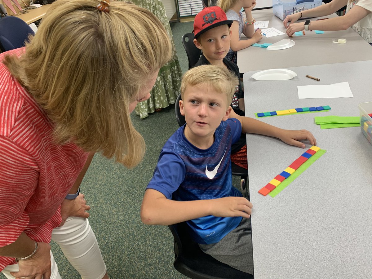 SchoolBurleson's tweet image. Using standard units of measurement to measure jelly fish tentacles before making jellyfish art! #integrationiskey #nomoreisolatedsubjects @AthensState #myfebsa