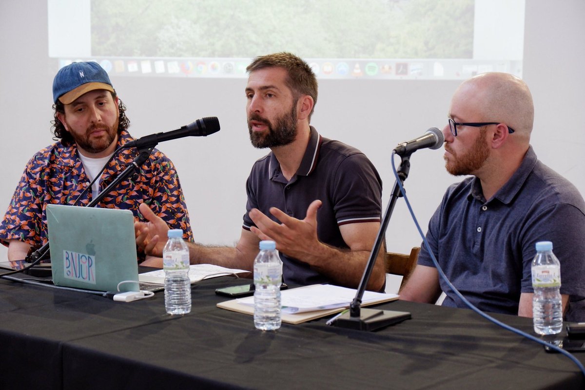 👥🗣 La taula rodona sobre ‘El sentit de l’art urbà fora de l’espai públic’ durant el festival #BMURALS, va permetre escoltar les veus expertes del comissari d’art urbà @RafaelSchacter; el director del <a href="/MIMAmuseum/">MIMA Museum</a>, Raphaël Cruyt; i <a href="/CoolenPeter/">Peter Ernst Coolen</a>, creador de <a href="/StreetArt_Today/">Street Art Today</a>