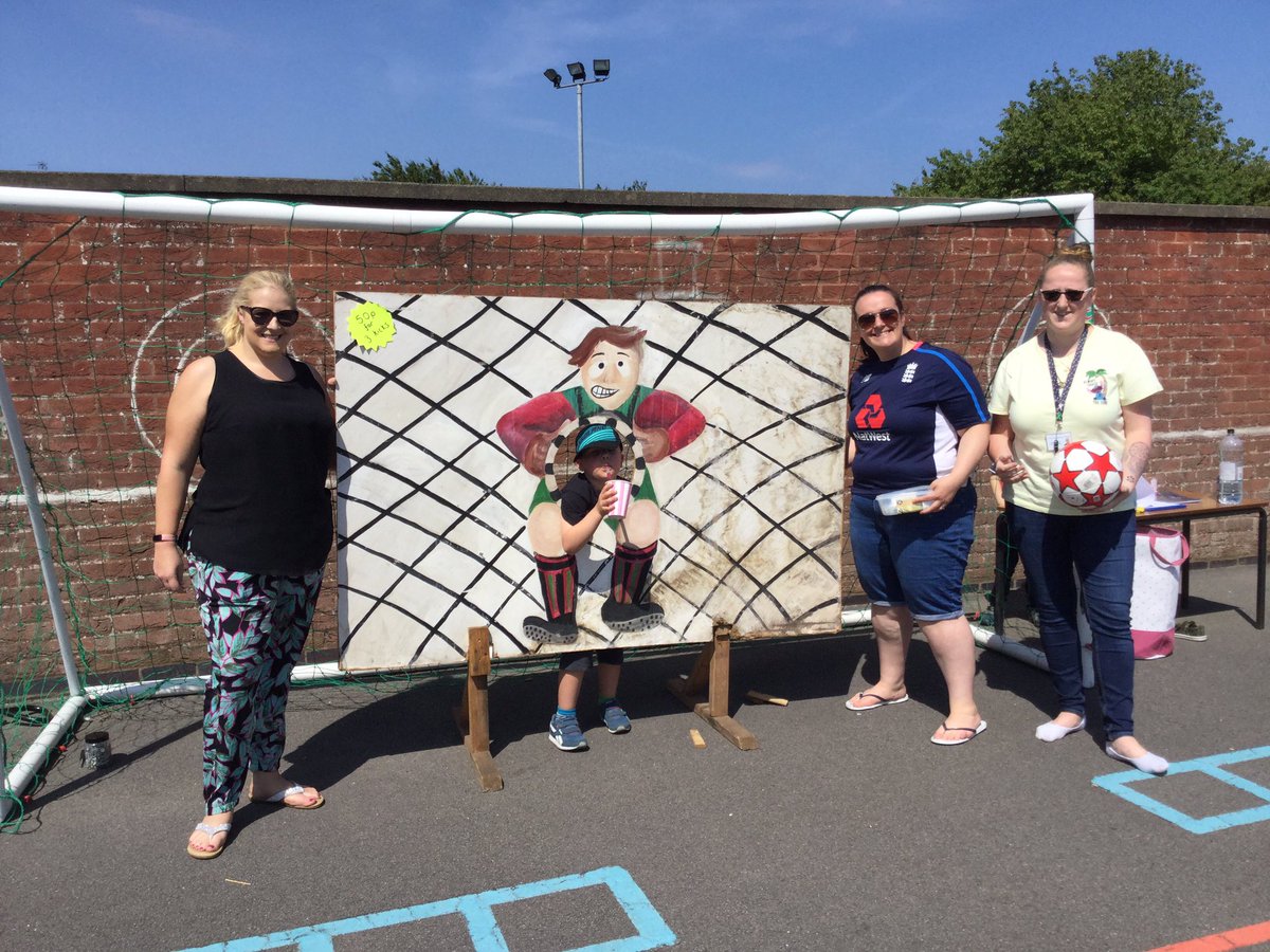 TheRichmondPri's tweet photo. Our fabulous staff were busy fundraising! #TeamRichmond #PFA https://t.co/Dc1B9LAMjv
