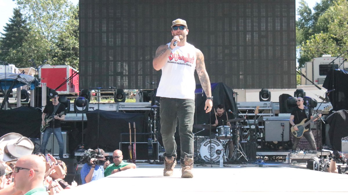 CLECountryMAG's tweet photo. Day 2 of The Country Fest enjoyed some of the best weather we've seen in weeks! Here's a few of our photos from @imjoshphillips , @AshleyMcBryde, @JustinColeMoore and @brantleygilbert. #TCF10 https://t.co/RIC4euHEqj