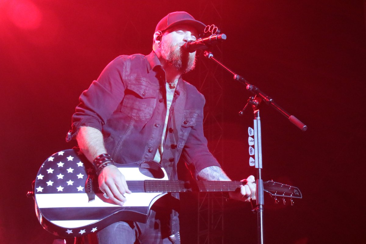 CLECountryMAG's tweet photo. Day 2 of The Country Fest enjoyed some of the best weather we've seen in weeks! Here's a few of our photos from @imjoshphillips , @AshleyMcBryde, @JustinColeMoore and @brantleygilbert. #TCF10 https://t.co/RIC4euHEqj