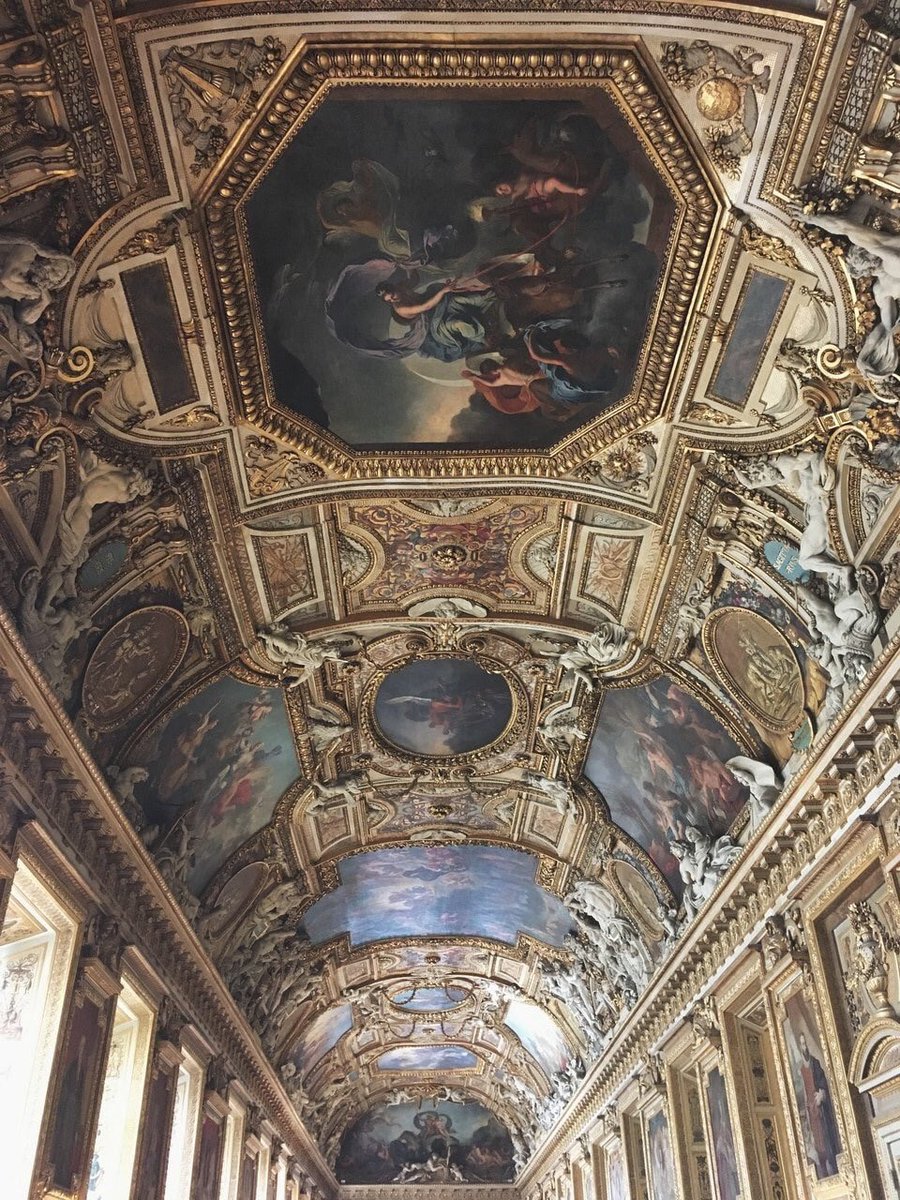 syiphee's tweet photo. Le Louvre, Paris https://t.co/m2T45hsBZE