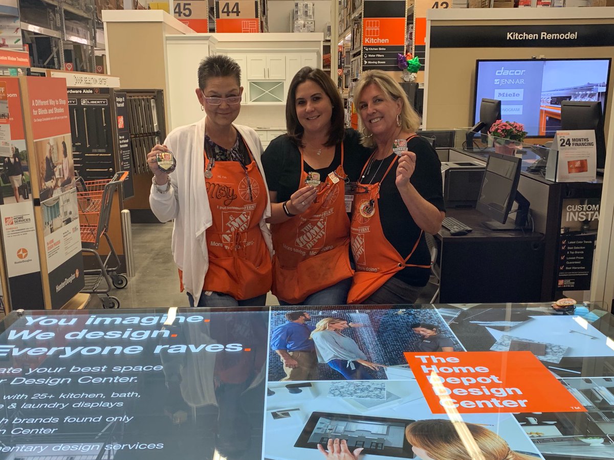 D29 Specialists Misty and Kelly with Specialty DS Kendal. These ladies all hit milestones this week! 2 gold and 1 silver! Keep up all of your hard work, and thank you for all that you do! <a href="/steve_zeiss/">Steve Zeiss</a> <a href="/asm_1018FQ/">Fernando</a> <a href="/LaneyAgliam/">Laney Agliam</a> <a href="/NotoKara/">Kara Noto</a> <a href="/JabarrBean/">Jabarr Bean</a>