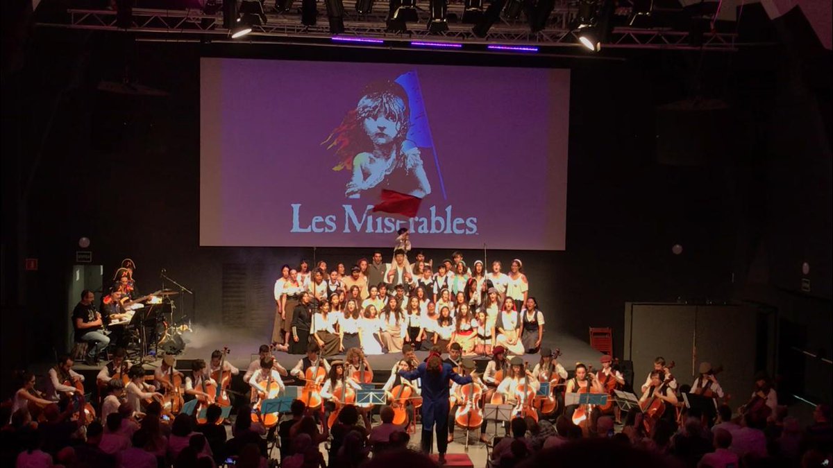 MusicalsChoir's tweet image. Avui Les Miserables han sonat amb força al @cececebe juntament amb els GrupCello. Cat de l'Anna Mora. Un plaer!!!!