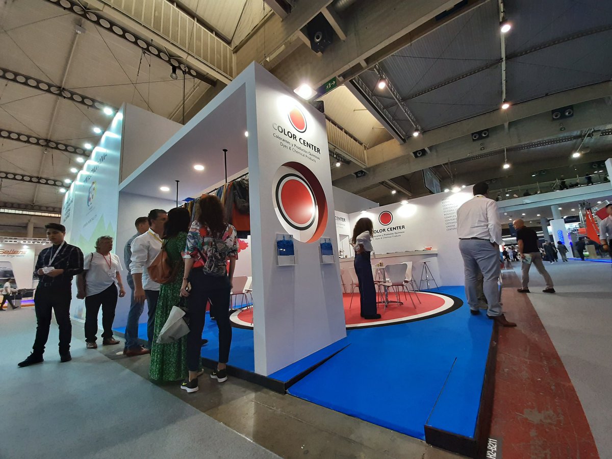 scomunicacio's tweet photo. Hoy día de sesión de fotos en el stand de Color Center en la feria ITMA.
...
Avui dia de sessió de fotos a l'stand de Color Center a la ITMA.
#colorcenter #ITMA2019 #itma #barcelona https://t.co/cwTnbUVRDU