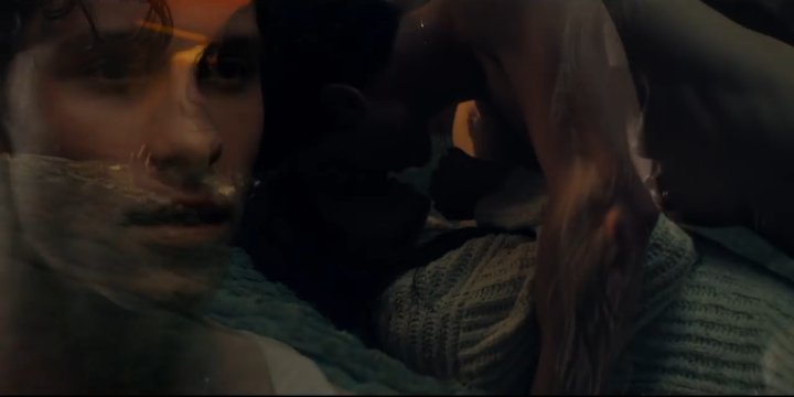 SkyFansSquad1's tweet photo. This part was so amazing. This is my favorite part not just because we've seen the chemistry of @Camila_Cabello and @ShawnMendes but also because this is where the part of the video that makes the #SeñoritaVideo more interesting to viewer because it consist hidden meanings!♥ https://t.co/mvgxfugAxu